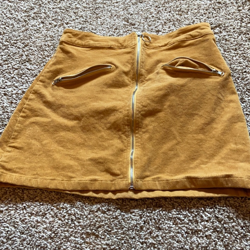 Flattering zip up skirt